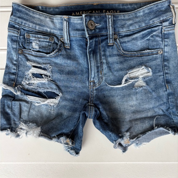 American Eagle Women’s Distressed Denim Shorts Size 4 - Picture 1 of 7